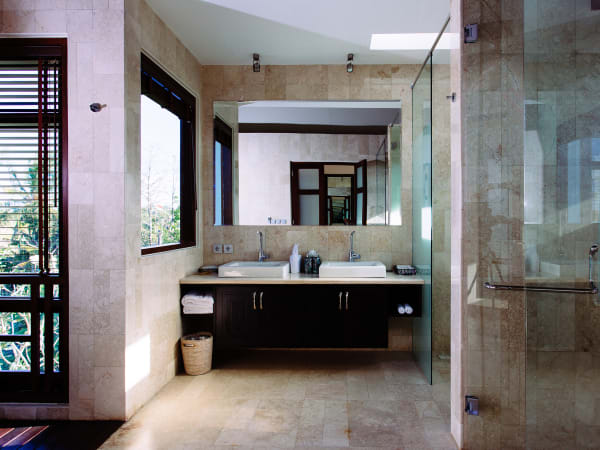 Villa Umah Daun - Ensuite with glass shower